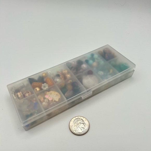 “Jenny Leigh” Bead Mix in Clear Storage Box for Beads and Jewelry - Picture 2 of 2